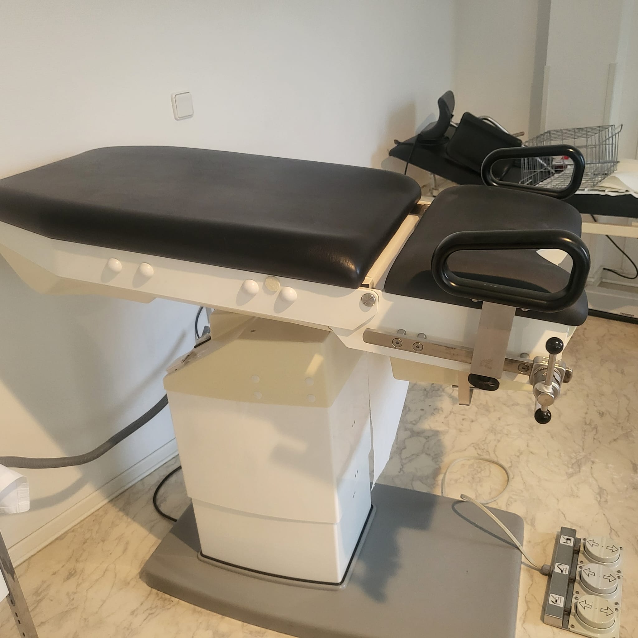 UNTERSUCHUNGS-STUHL GYN /URO /OP /KOSMETIK /TATTOO - Bild 2