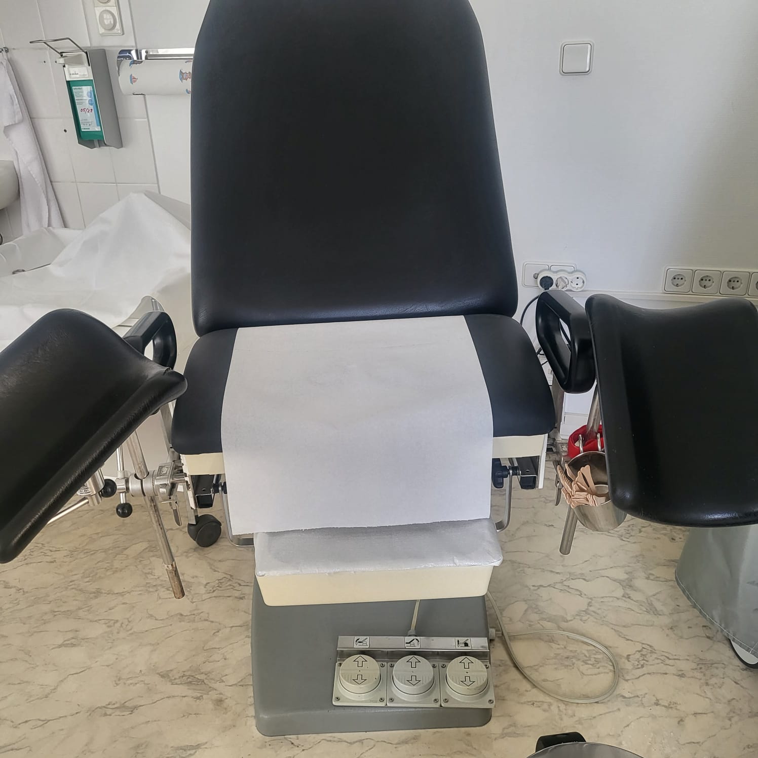 UNTERSUCHUNGS-STUHL GYN /URO /OP /KOSMETIK /TATTOO - Bild 3