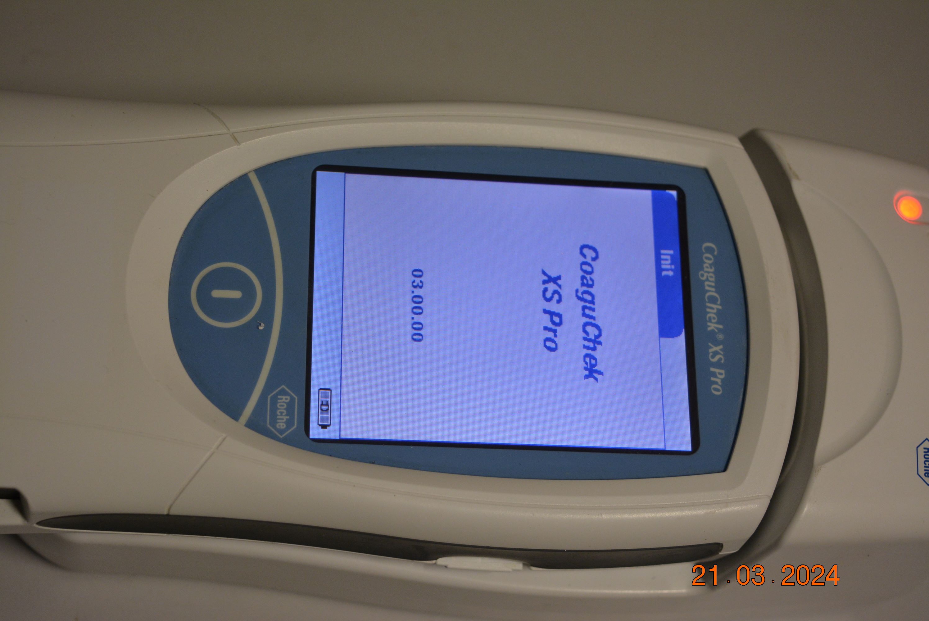 ROCHE COAGU CHEK XS Pro  mit Base Unit DK-1  - Bild 3