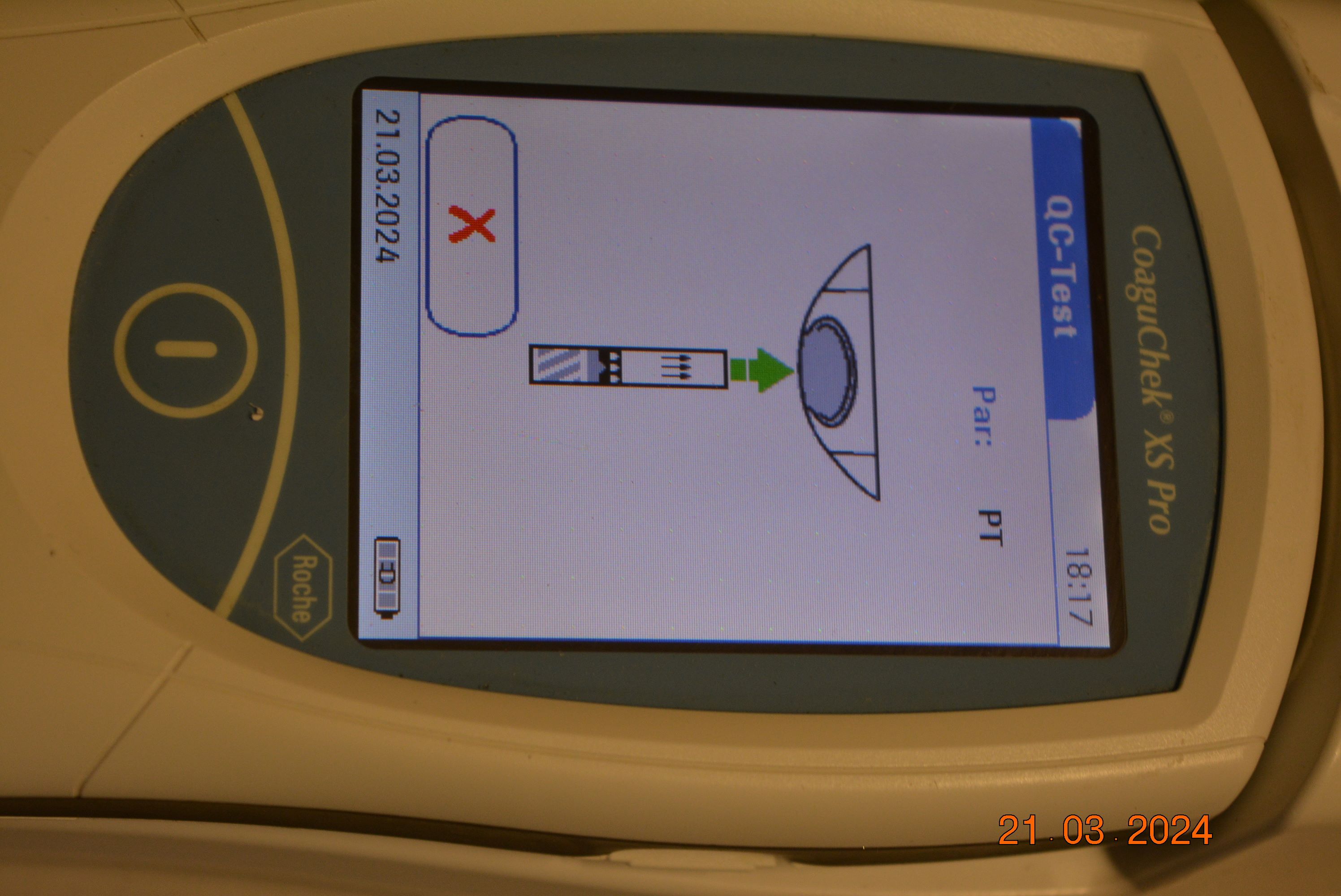 ROCHE COAGU CHEK XS Pro  mit Base Unit DK-1  - Bild 6